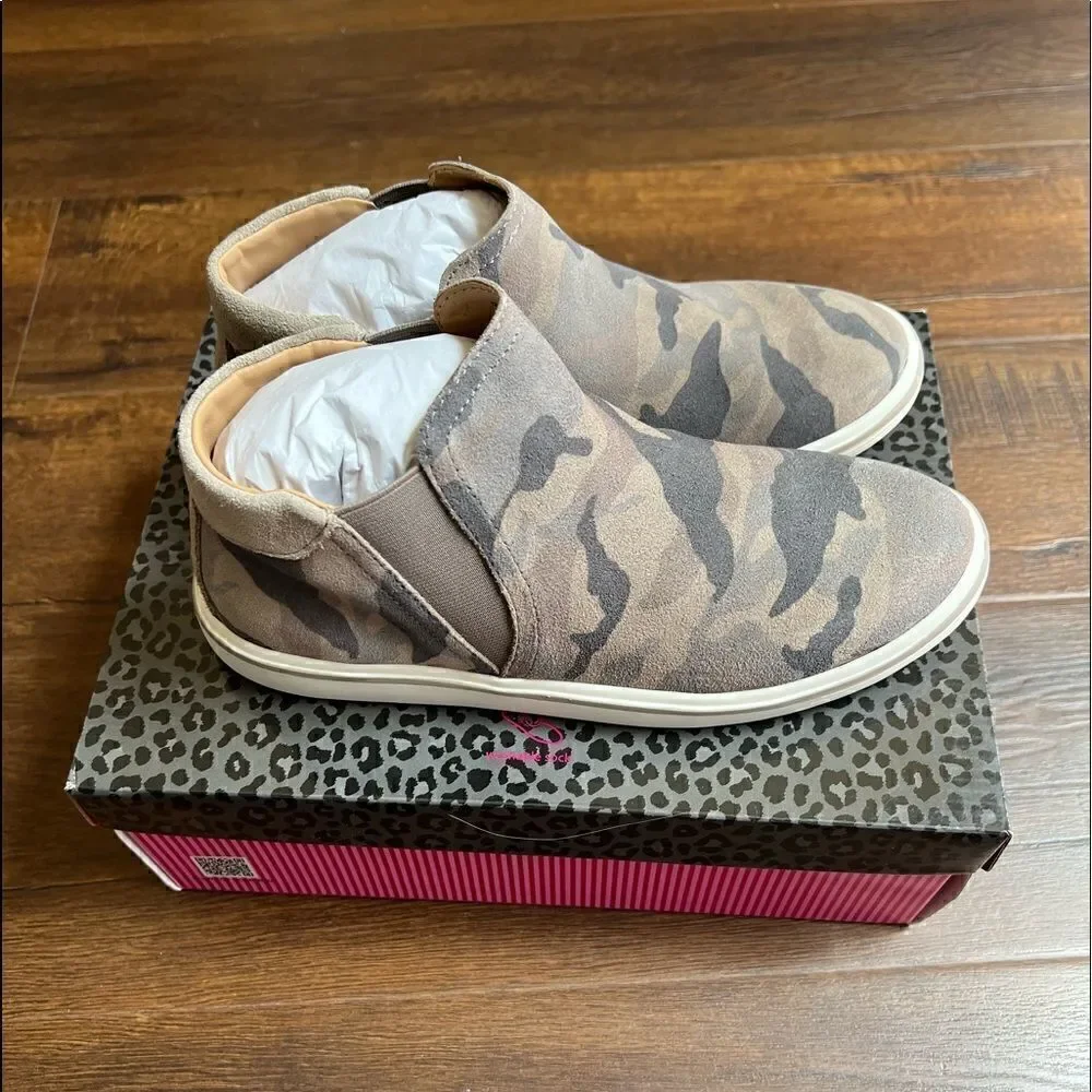 Me Too camo ankle booties